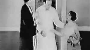 1927 | Clara cleans her teeth